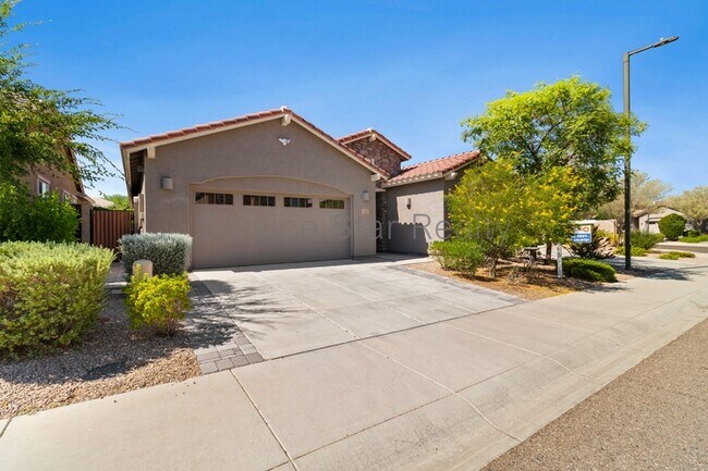 Building Photo - 4037 E Roy Rogers Rd