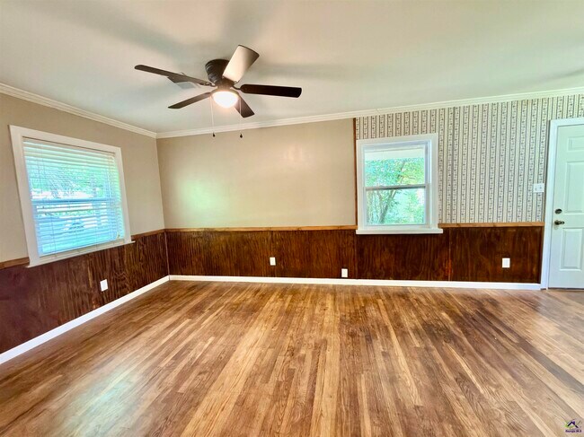 Building Photo - 111 Marilyn Dr