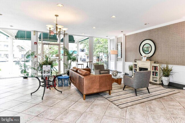 Foto del edificio - 10570 Main St