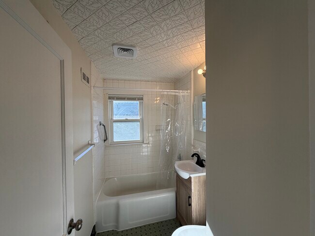 Foto del edificio - 32 Glenellen Rd