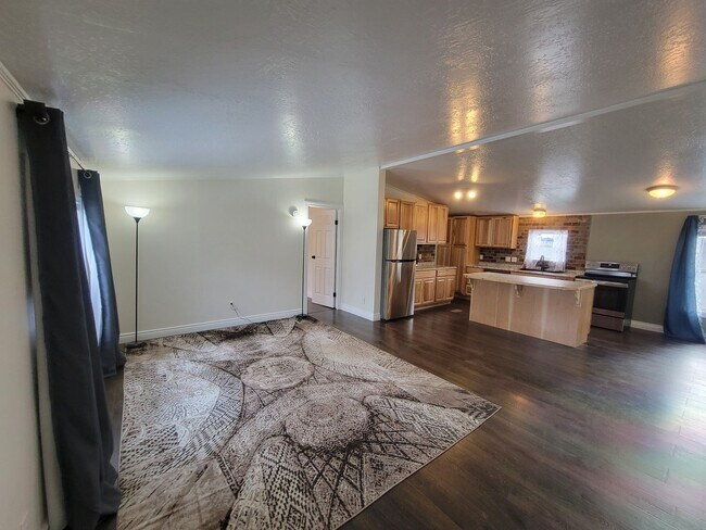 Building Photo - 3 Bedroom, 2 Bathroom single story in Oldt...