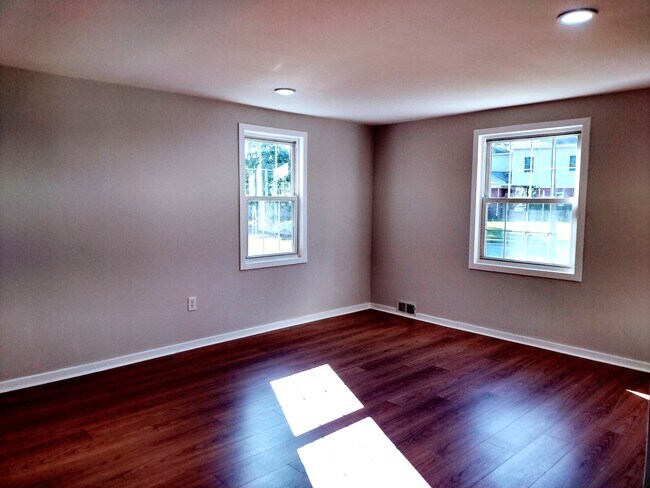 Foto del edificio - 4204 Colonial Rd