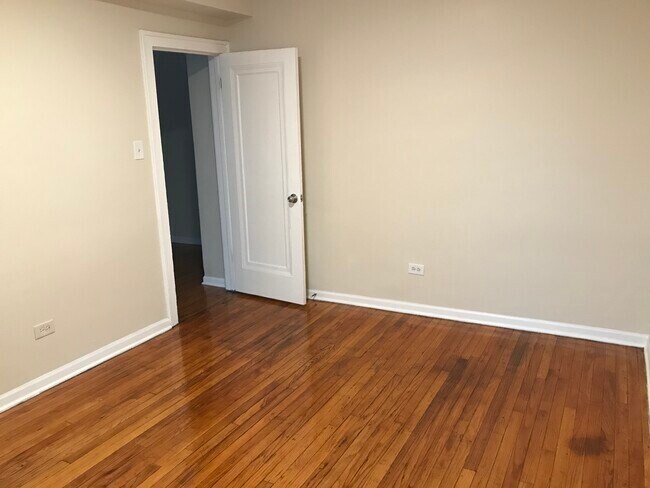 Foto del edificio - 1119 E 81st St