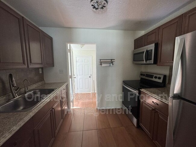 Building Photo - 636 Columbia St