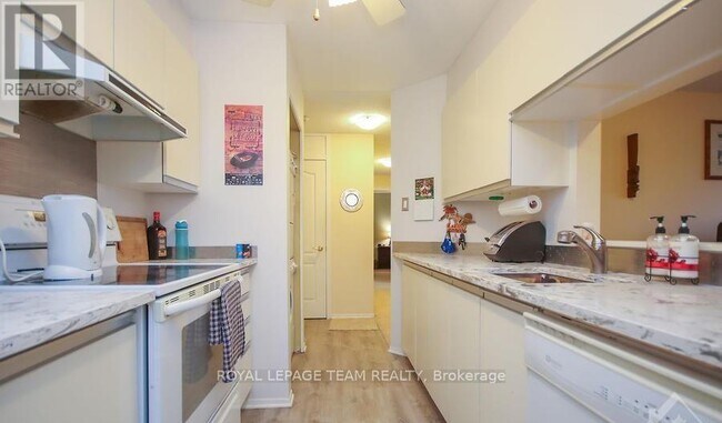 Building Photo - 270 Brittany Dr