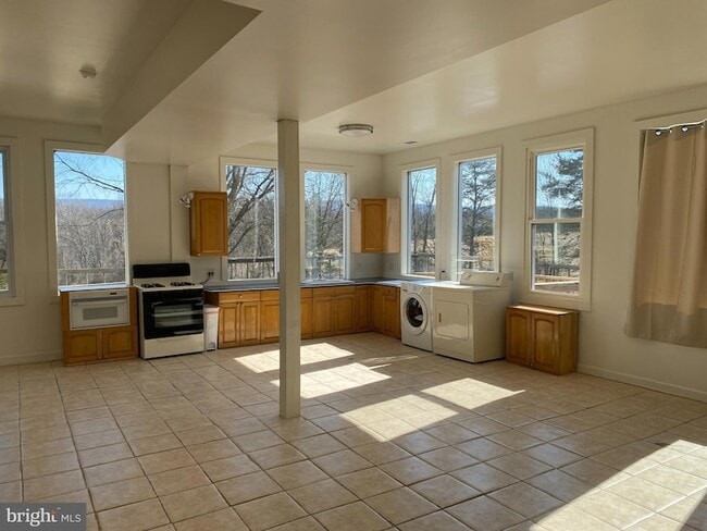 Building Photo - 856 Spriggs Rd