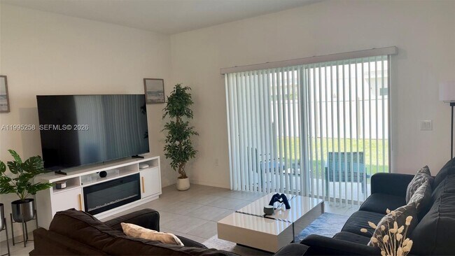 Foto del edificio - 3381 Composition St