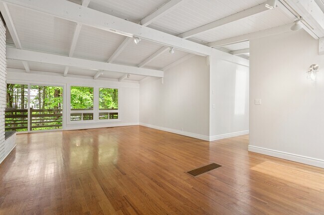 Foto del edificio - 98 East Ln