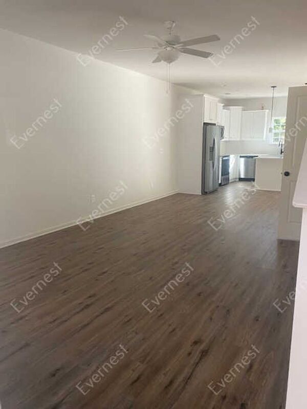 Building Photo - 133 Stilwell Oaks Cir