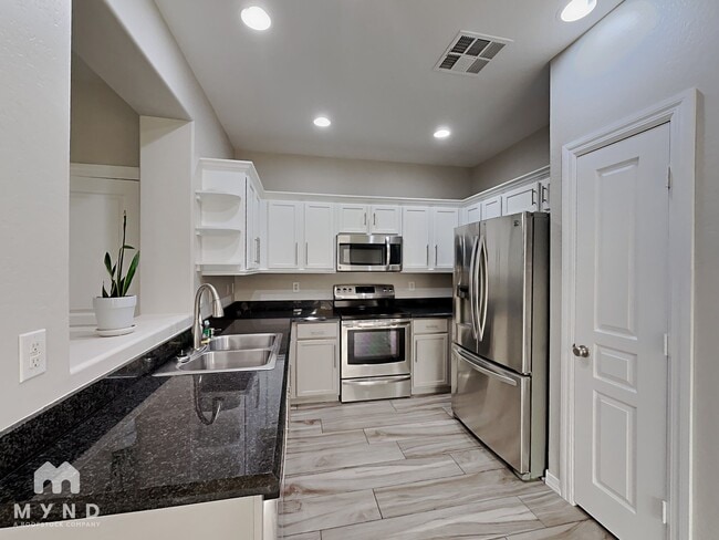 Building Photo - 2855 S Key Biscayne Dr