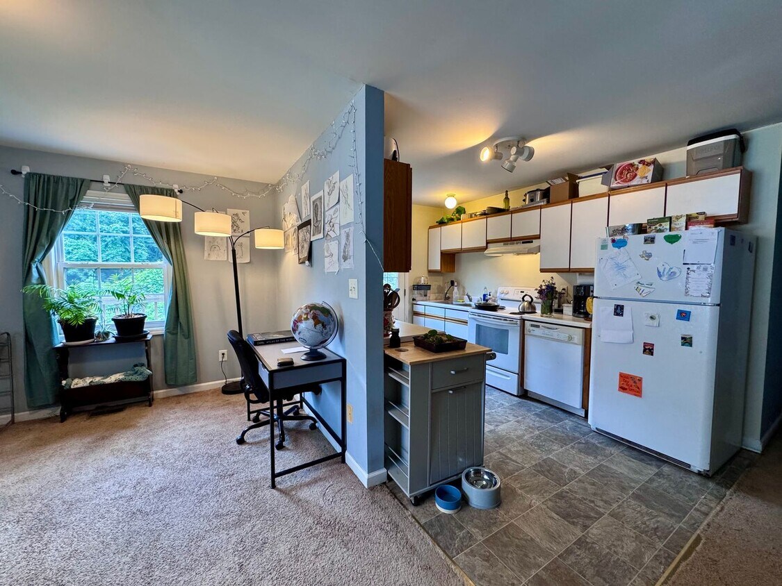 Primary Photo - Cute 2-bedroom duplex convenient to UNC an...