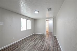 Foto del edificio - 10694 Pine St