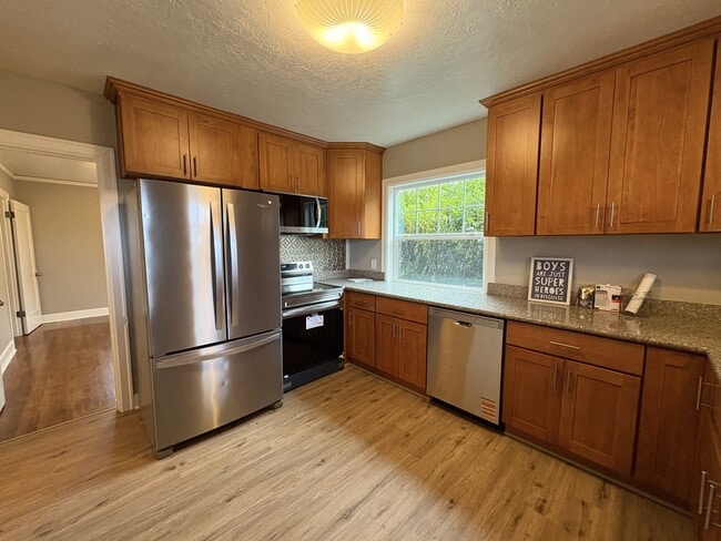 Foto del edificio - 16093 SW Roy Rogers Rd