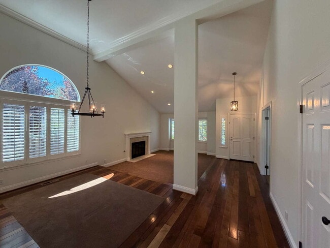 Building Photo - "Charming 4-Bed Oasis with Granite Touches with Tennis and Poolside Bliss steps away in Danville!"
