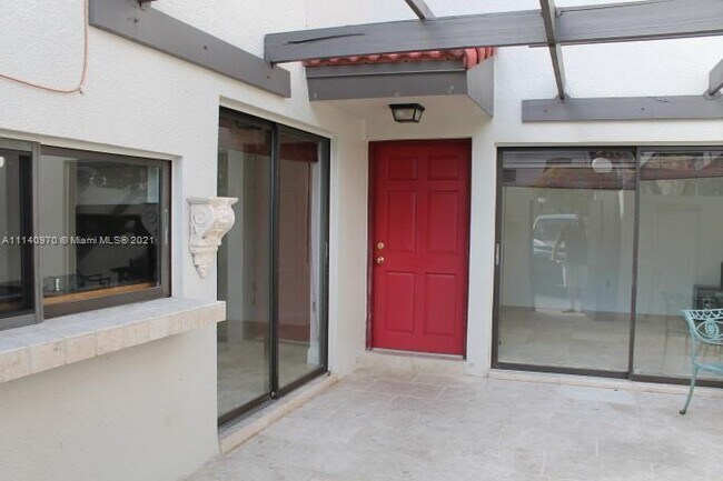 Building Photo - 4728 SW 67th Ave