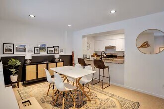 Building Photo - 34 Paradise Way