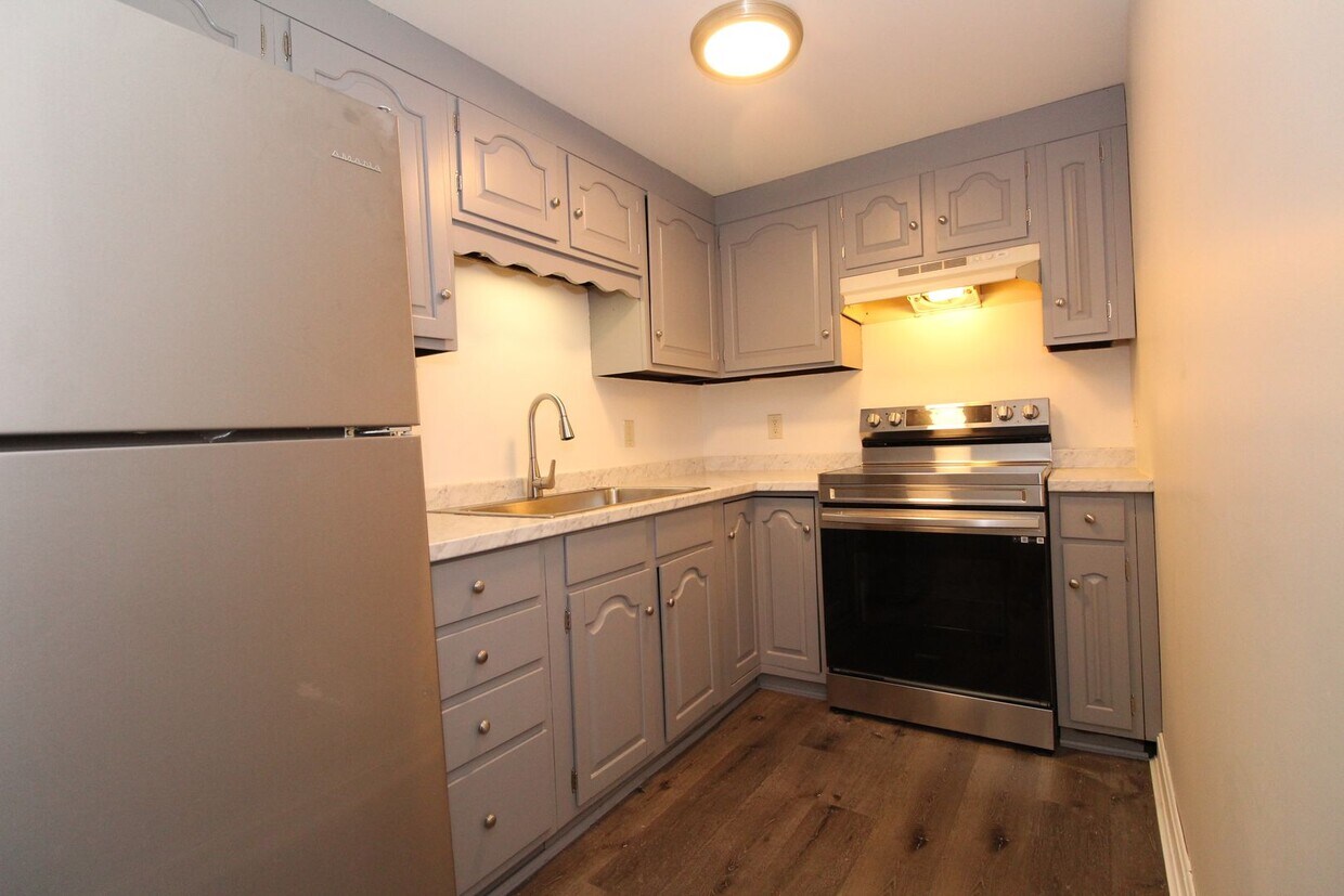 820 Gray Rd Unit 4, Windham, ME 04062 Room for Rent in Windham, ME