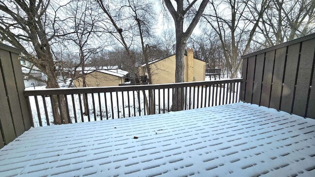 Foto del edificio - "Charming 3-Bed Townhouse with 2 Full Baths and Spacious 1,492 Sq Ft in Maple Grove!"