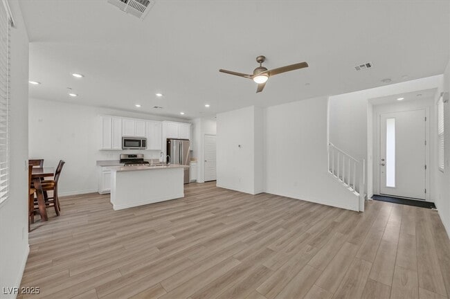 Foto del edificio - 8852 Flora Run Ave