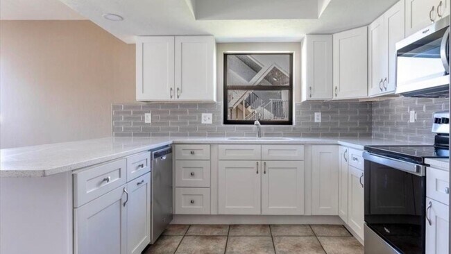 Foto del edificio - 3 Bed, 2 Bath Duplex in Prime Location - W...