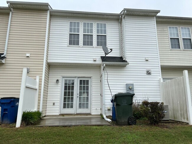 Foto del edificio - 3 Bed | 2.5 Bath Townhouse in North Raleigh