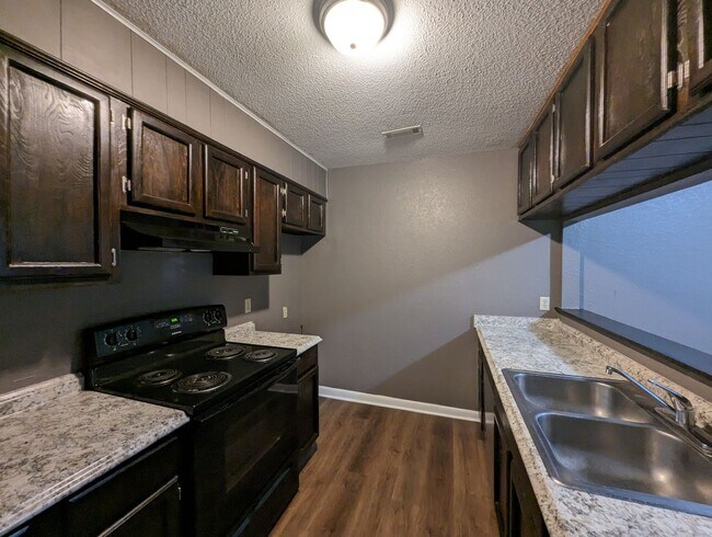 Building Photo - 825/827 Bates Duplex