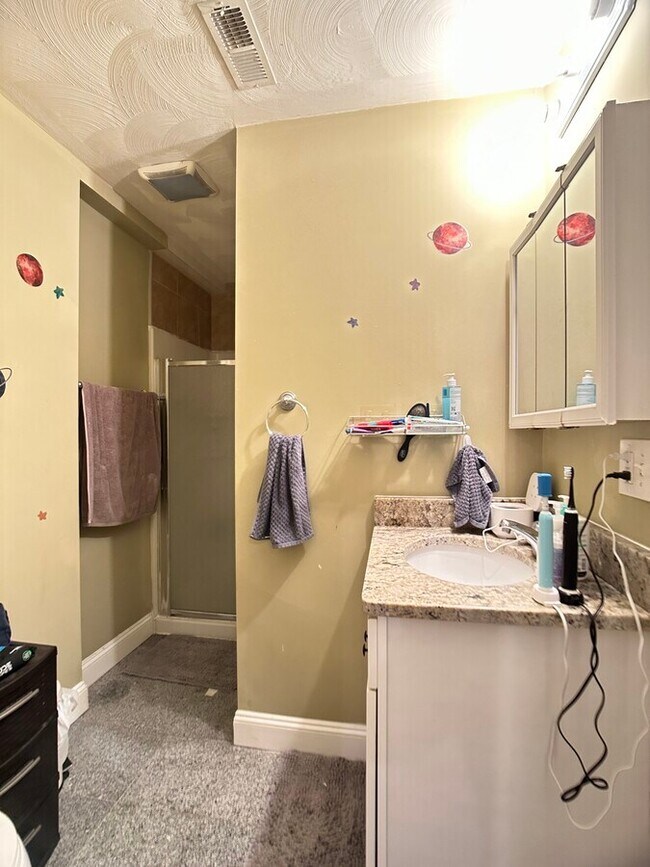 *Pictures are representative samples of the advertised unit. In some cases, the actual units you tou - 10 Carmel St