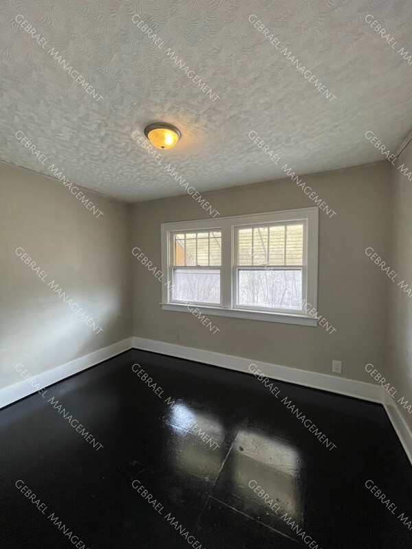 Foto del edificio - 1445 Kearsley Park Blvd