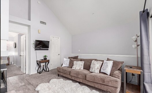 Foto del edificio - 1633 E Lakeside Dr