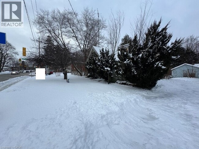 Building Photo - 272 Main St