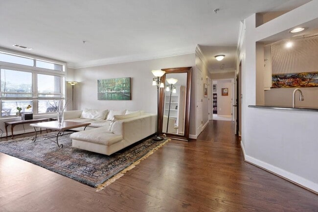 Foto del edificio - 3334 Peachtree Rd NE