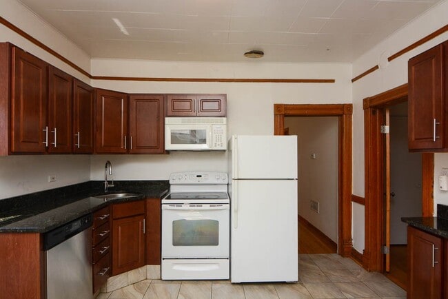 Building Photo - 2622 N Marshfield Ave