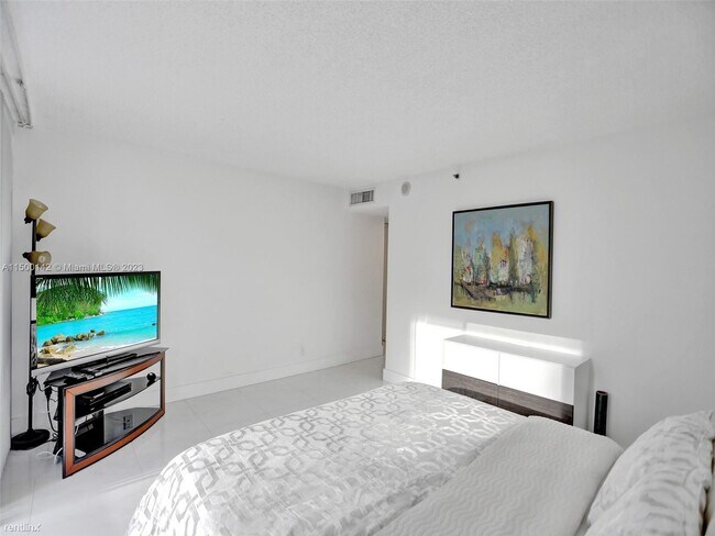 Building Photo - 3 br, 2.5 bath House - 1627 Brickell Ave A...