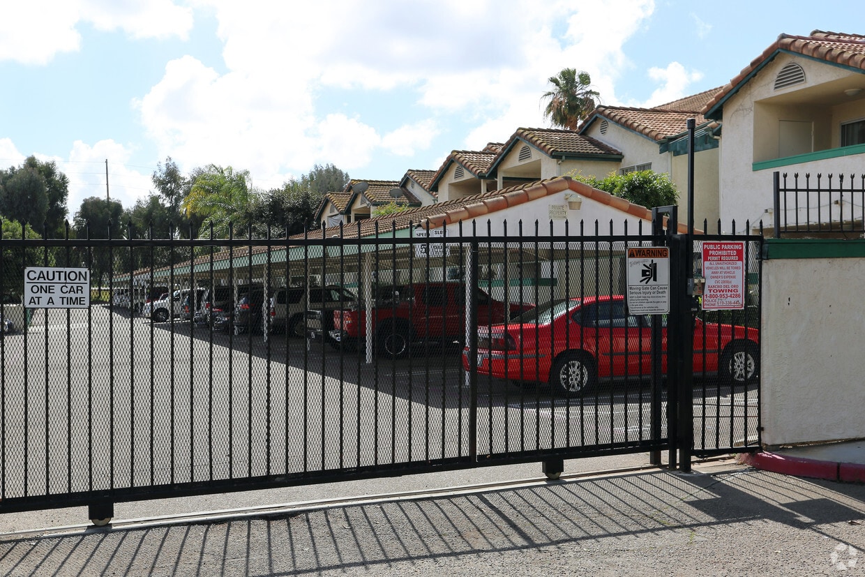 Primary Photo - Highland View Apartments