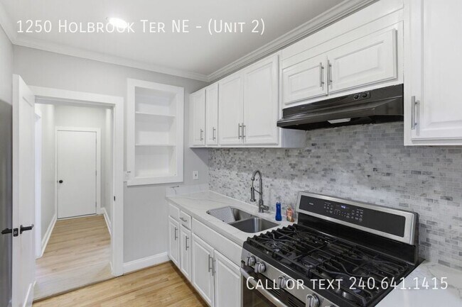 Foto del edificio - 1250 Holbrook Terrace NE