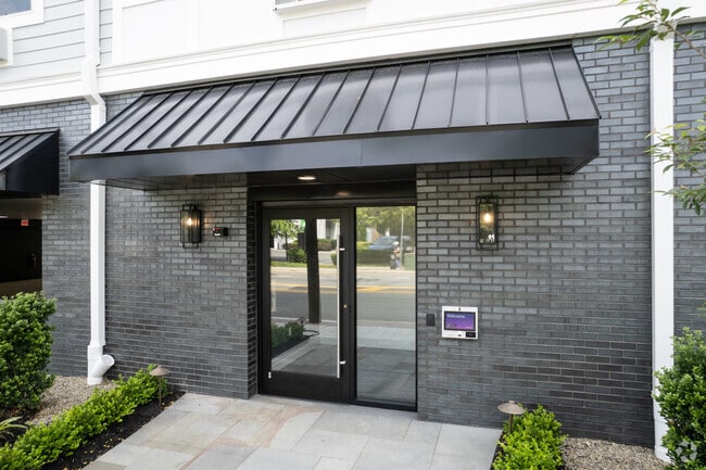 Entrance - North Washington Square @ Hickory: In-Unit...