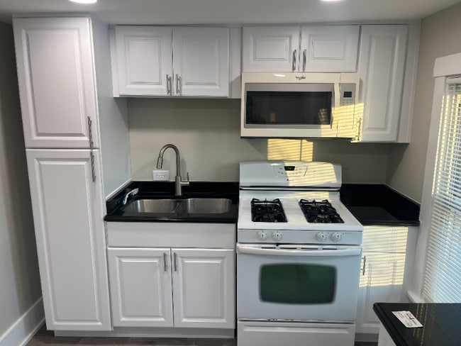 Photo - 312 S Van Buren St Apartment