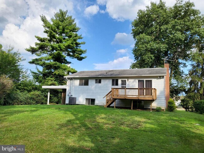 Foto del edificio - 12812 Oak Hill Ave