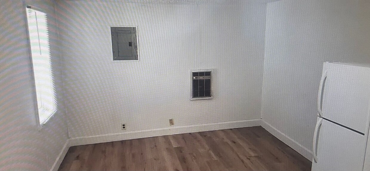 Building Photo - Adorable Updated 1-Bedroom Home in the Hea...