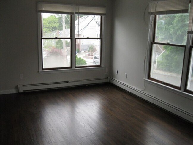 Foto del edificio - 4-bed/4-bath Modern Townhouse Oak Square