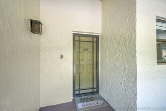 Building Photo - 12870 Briarlake Dr