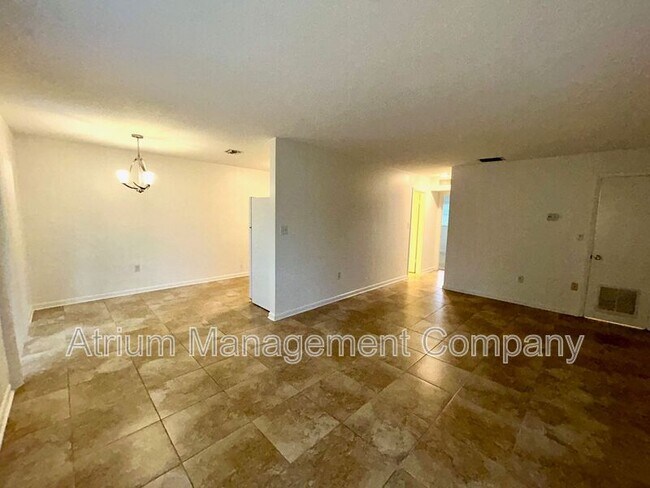 Foto del edificio - 1121 Eastin Ave