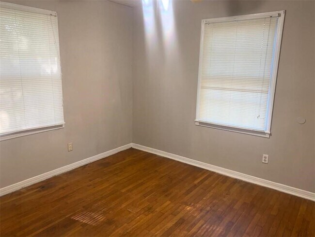 Foto del edificio - 5551 Central Blvd