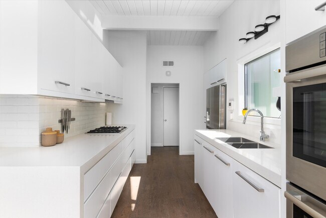 Building Photo - 15355 Stonewood Ter