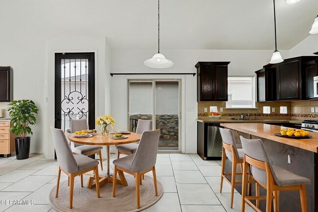 Foto del edificio - 14232 Charles Pollock Ave