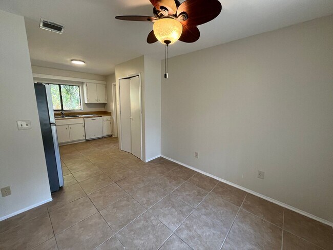 Building Photo - 805 Buckie Dr