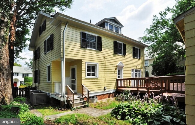 Building Photo - 3752 Kanawha St NW