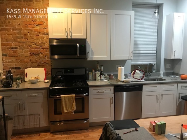 Primary Photo - 1539 W 19th St