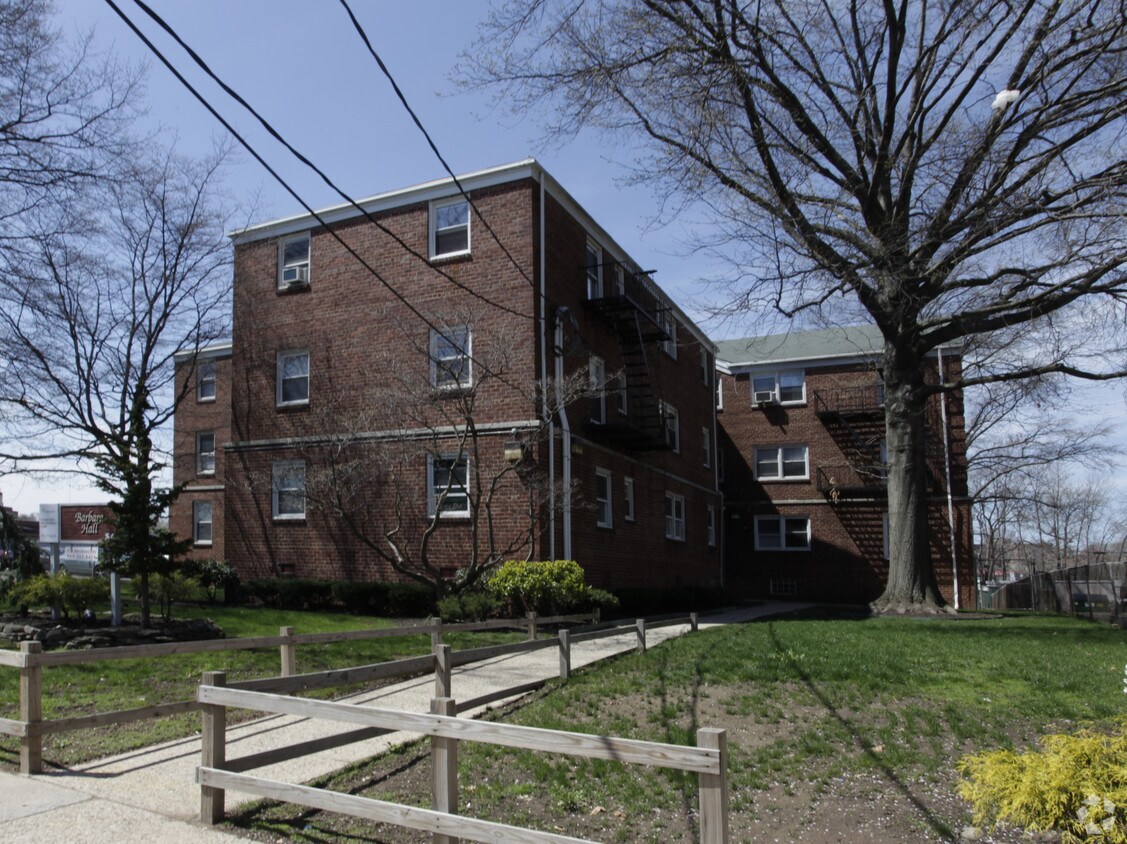Building Photo - 344 Union St