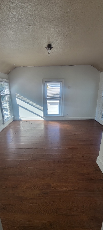 Building Photo - 865 W 5th St